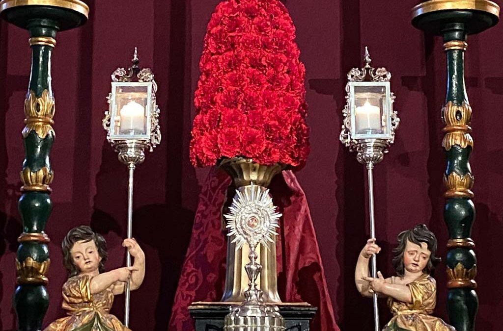 El Lignum Crucis continúa en el Altar Mayor de San Juan