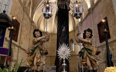 El Lignum Crucis también ha estado presente en el acto de veneración del Cristo de la Esperanza