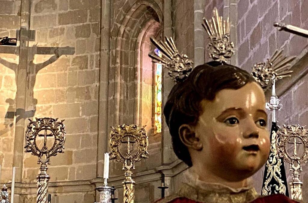 El Niño Jesús de la Hermandad preparado para la Exaltación de la Cruz