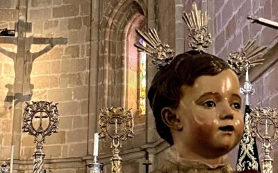 El Niño Jesús de la Hermandad preparado para la Exaltación de la Cruz