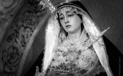 Nuestra Señora de las Lágrimas, viste de luto