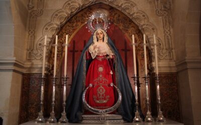 Nuestra Señora de las Lágrimas vestida para el Adviento