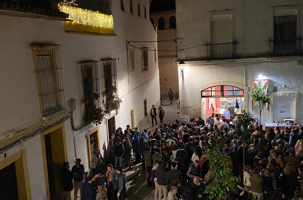 La Hermandad ha celebrado su tradicional Zambomba de Navidad con un lleno de público