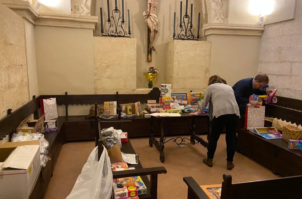 Preparando la llegada de los Reyes Magos mañana día 4 a San Juan de los Caballeros