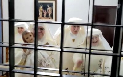 Los Reyes Magos de la Hermandad visitan a las Reparadoras