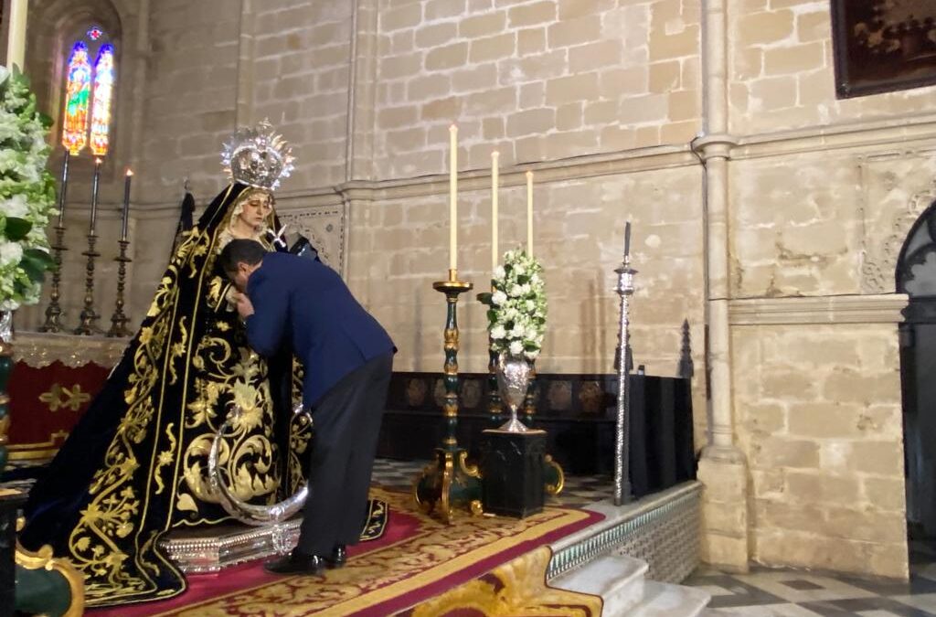 Con el rezo de la Corona Dolorosa, se cierra a las 20.00 horas el Besamanos de Nuestra Señora de las Lágrimas
