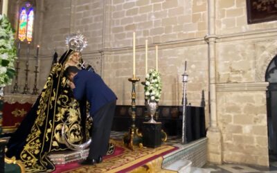 Con el rezo de la Corona Dolorosa, se cierra a las 20.00 horas el Besamanos de Nuestra Señora de las Lágrimas