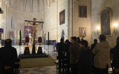 Cierre al Besamanos de la Virgen de las Lágrimas con la Corona Dolorosa