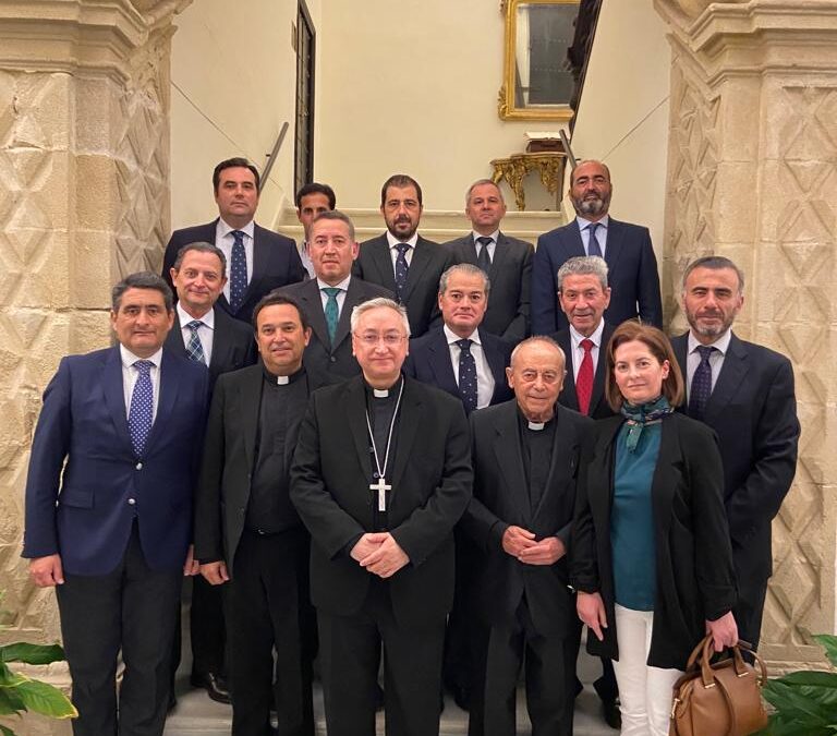 El Obispo recibe a nuestra Hermandad de la Santa Vera Cruz