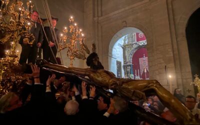 Traslado del Cristo de la Esperanza a su paso de salida