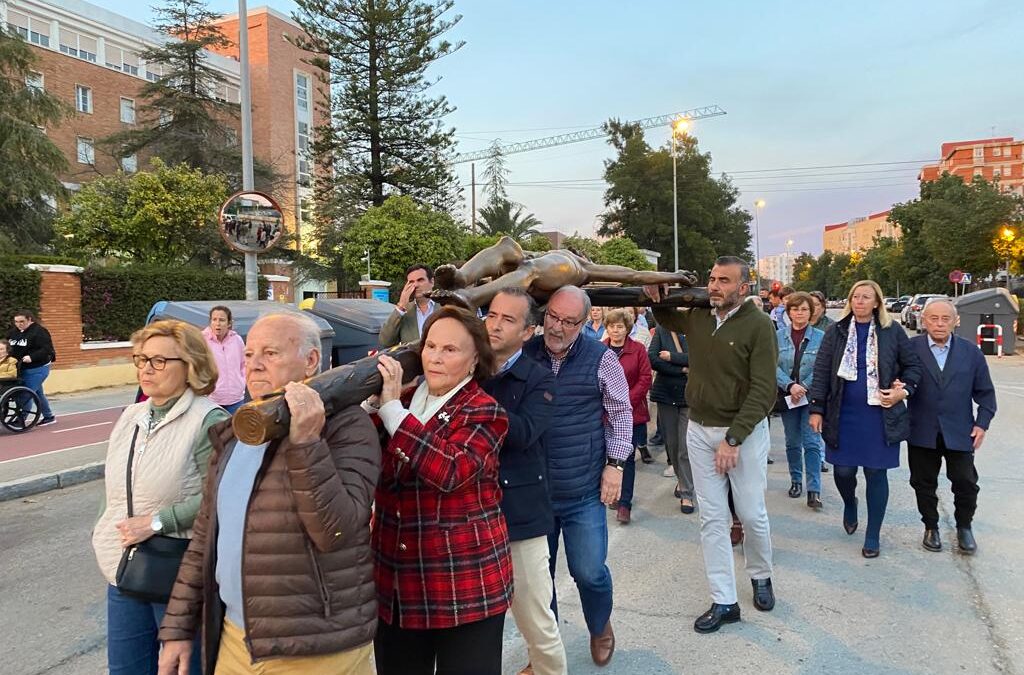 La Hermandad participó ayer en el Vía Crucis de la Parroquia del Pilar