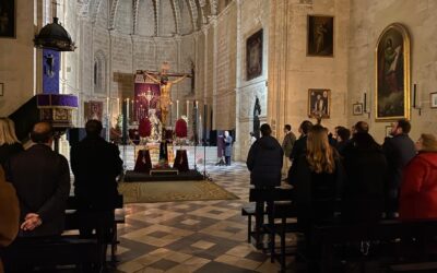 El rezo del Vía Crucis cerró el Besapies del Cristo de la Esperanza
