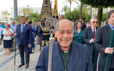 El Padre Osborne nos acompañó en la Procesión del Corpus