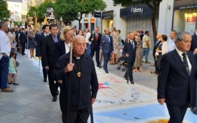 Acompaña a la Hermandad en la procesión del Corpus del domingo