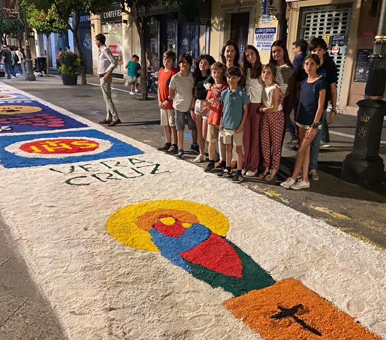 Nuestra Hermandad monta la alfombra del Corpus