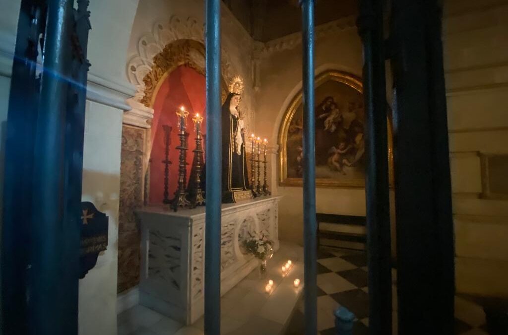 La Virgen de las Lágrimas a la luz de las velas