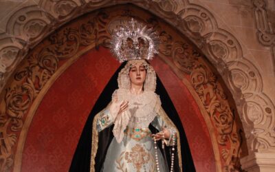 Nuestra Señora de las Lágrimas vestida para el Adviento y la Inmaculada