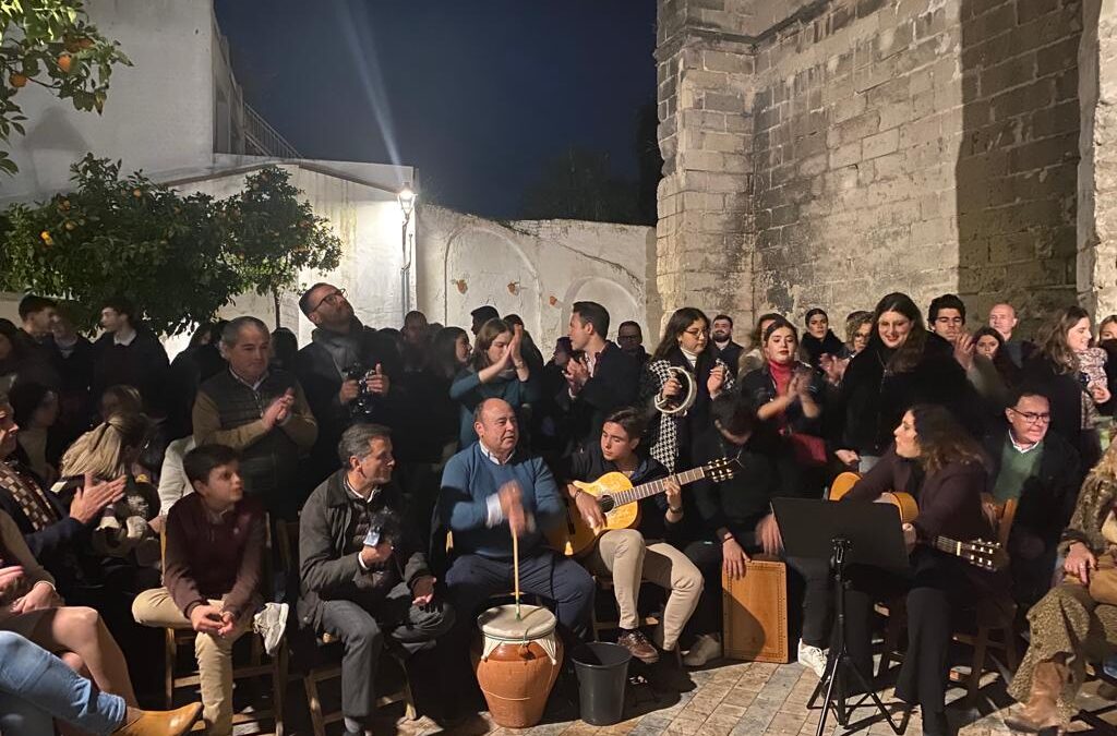 Gran éxito de nuestra Zambomba celebrada ayer en el Pasaje de la Santa Cruz