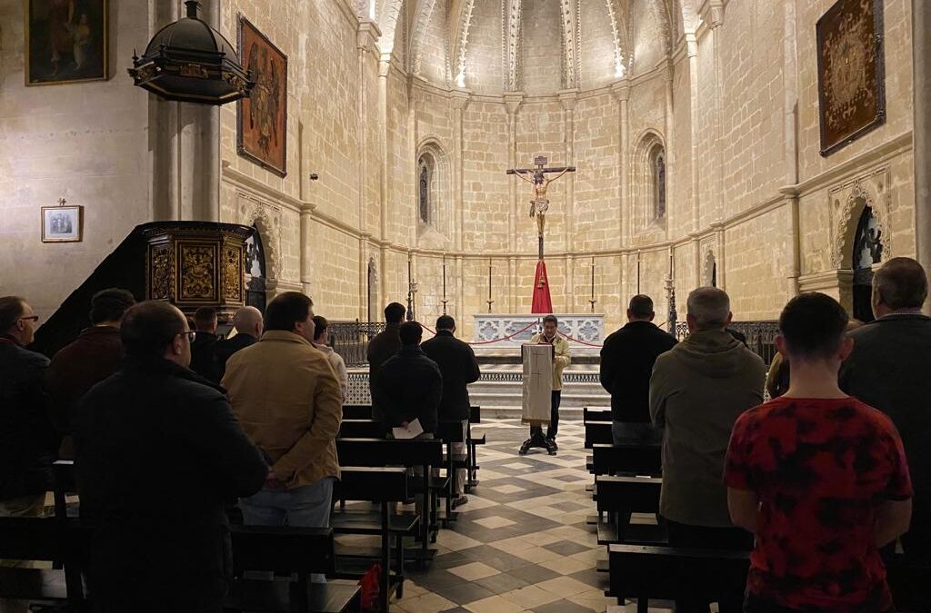 Este jueves día 25 hemos celebrado los Cultos semanales de la Hermandad