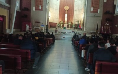 Nuestro Director Espiritual con la cuadrilla de costaleros del Santísimo Cristo de la Esperanza