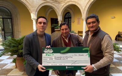 Nuestra Hermandad premiada por el reciclaje de vidrio en nuestra Zambomba en la Plaza Asunción