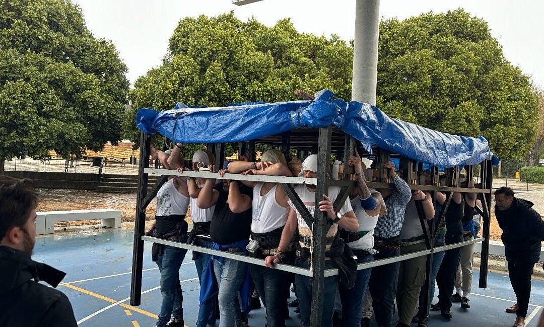 Ensayo de la cuadrilla del misterio en las pistas cubiertas de El Pilar