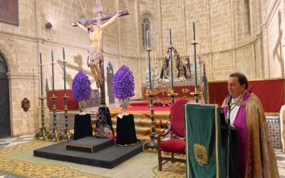 Con el rezo del Vía Crucis se cerró el Besapies al Cristo de la Esperanza