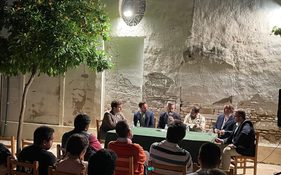 Este viernes hemos celebrado la Mesa Redonda sobre «Los otros» en el Pasaje de la Santa Cruz