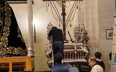 El equipo de mayordomía trabaja desmontando todo en San Juan