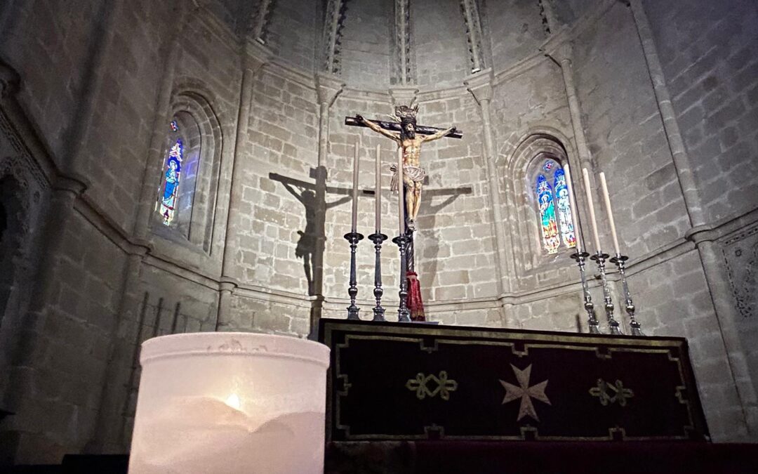 Una vela y nuestras oraciones por todos nuestros hermanos que mañana inician la Selectividad