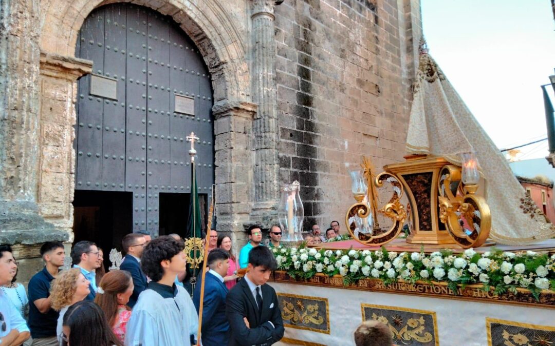 Nuestra Hermandad recibe a la Virgen de la Palma