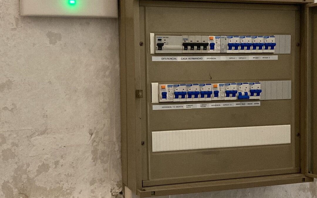 Mejoras en la instalación electrica de San Juan. La Hermandad continúa invirtiendo en la rehabilitación del Templo