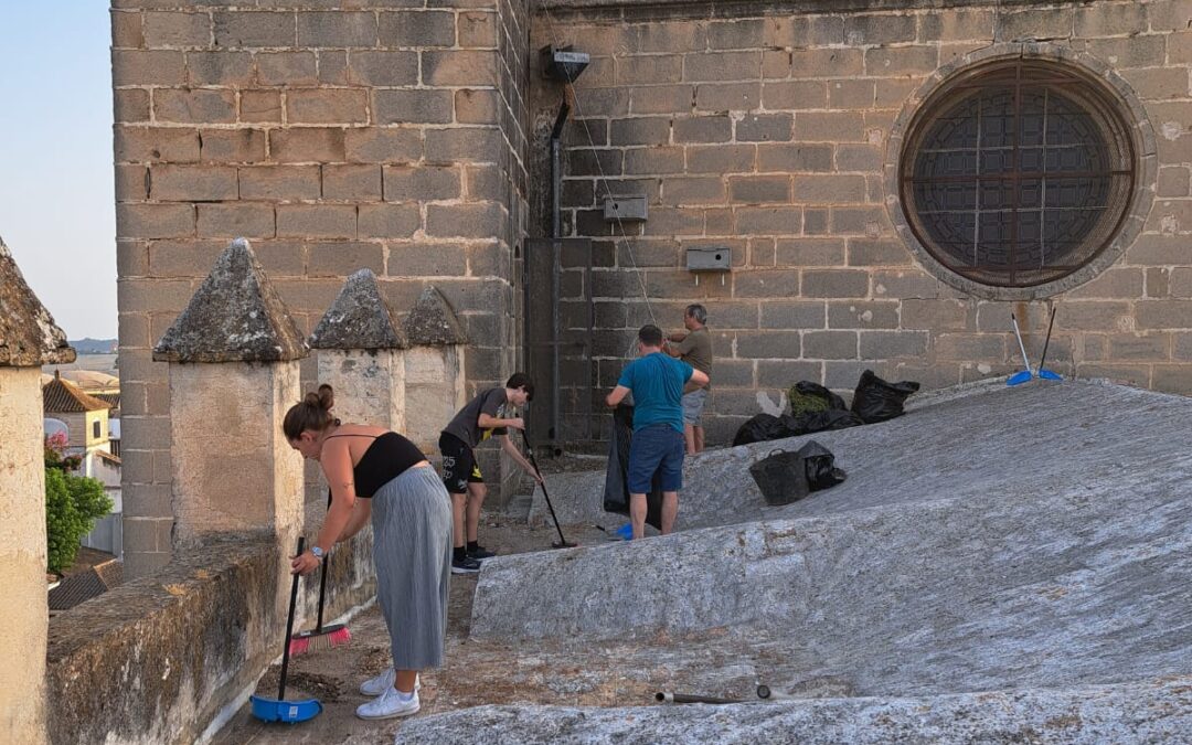 Este miércoles día 28 se han llevado a cabo las labores de limpieza de las cubiertas de San Juan