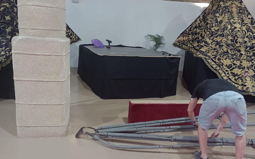 Desmontaje de la Exposición de Mantos