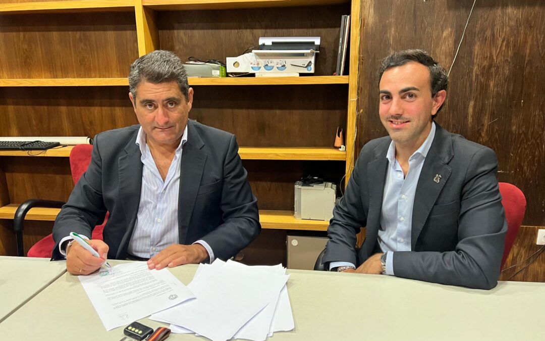 Firma del acuerdo con la Banda de la Esperanza de Córdoba para la Magna