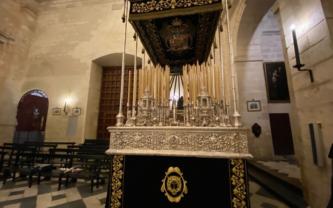 Continúa el montaje del palio cara a la Magna