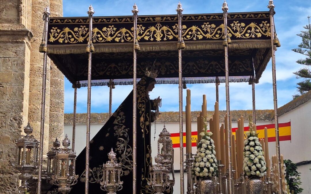 Extraordinaria participación de Nuestra Señora de las Lágrimas en la Procesión Magna Mariana