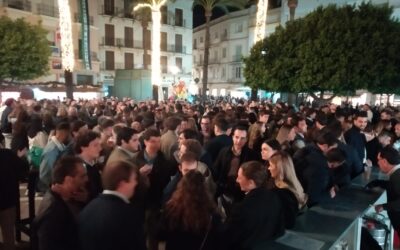 Hoy viernes día 5 desde las 14.00 horas Zambomba de la Hermandad en la Plaza del Arenal