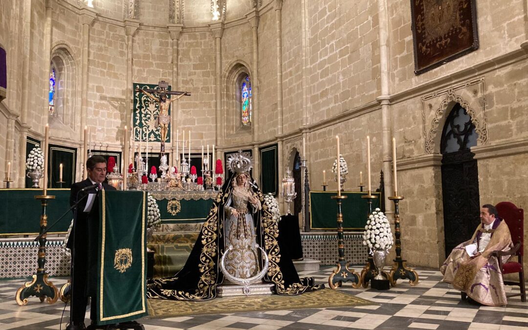 Con el rezo de la Corona Dolorosa ha dado comienzo el Besamanos de Nuestra Señora de las Lágrimas