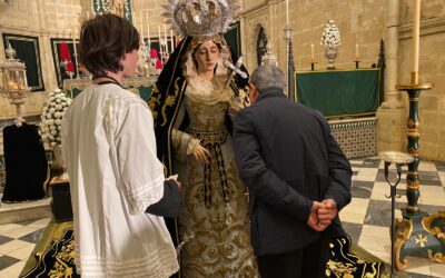 Gran jornada de Besamanos a Nuestra Señora de las Lágrimas