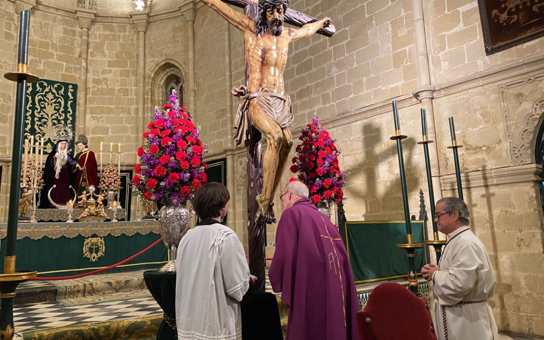Este Miércoles de Ceniza ha comenzado el Besapies extraordinario del Cristo de la Esperanza
