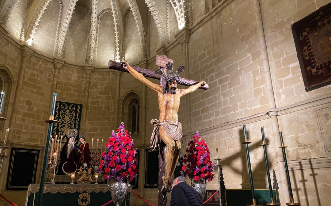 Hoy domingo día 9 último día del Besapies extraordinario al Cristo de la Esperanza