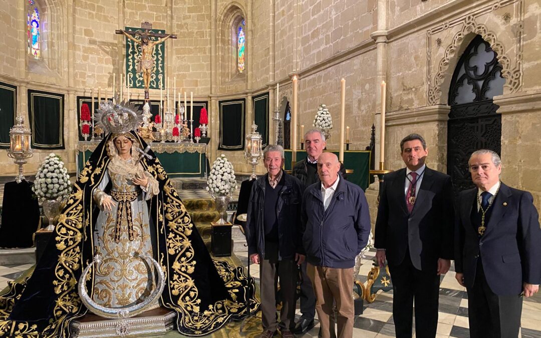 La Comunidad Marianista en el Besamanos de la Virgen de las Lágrimas