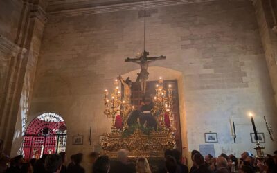 Traslado del Cristo de la Esperanza a su paso de salida