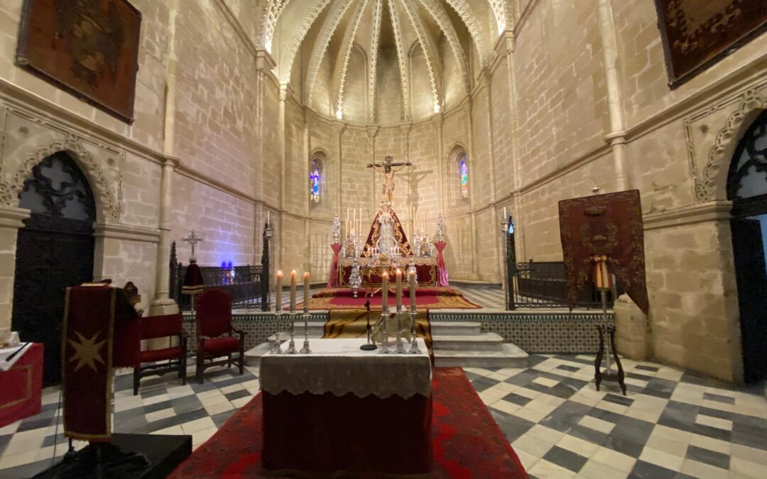 Extraordinario Altar de Cultos