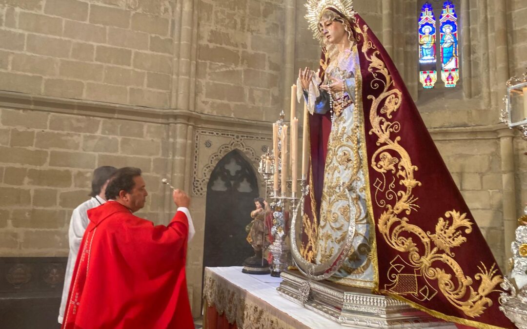 Bendición del nuevo manto de vistas de Nuestra Señora de las Lágrimas