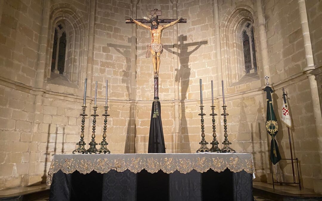 Preparando el Altar Mayor de San Juan de los Caballeros