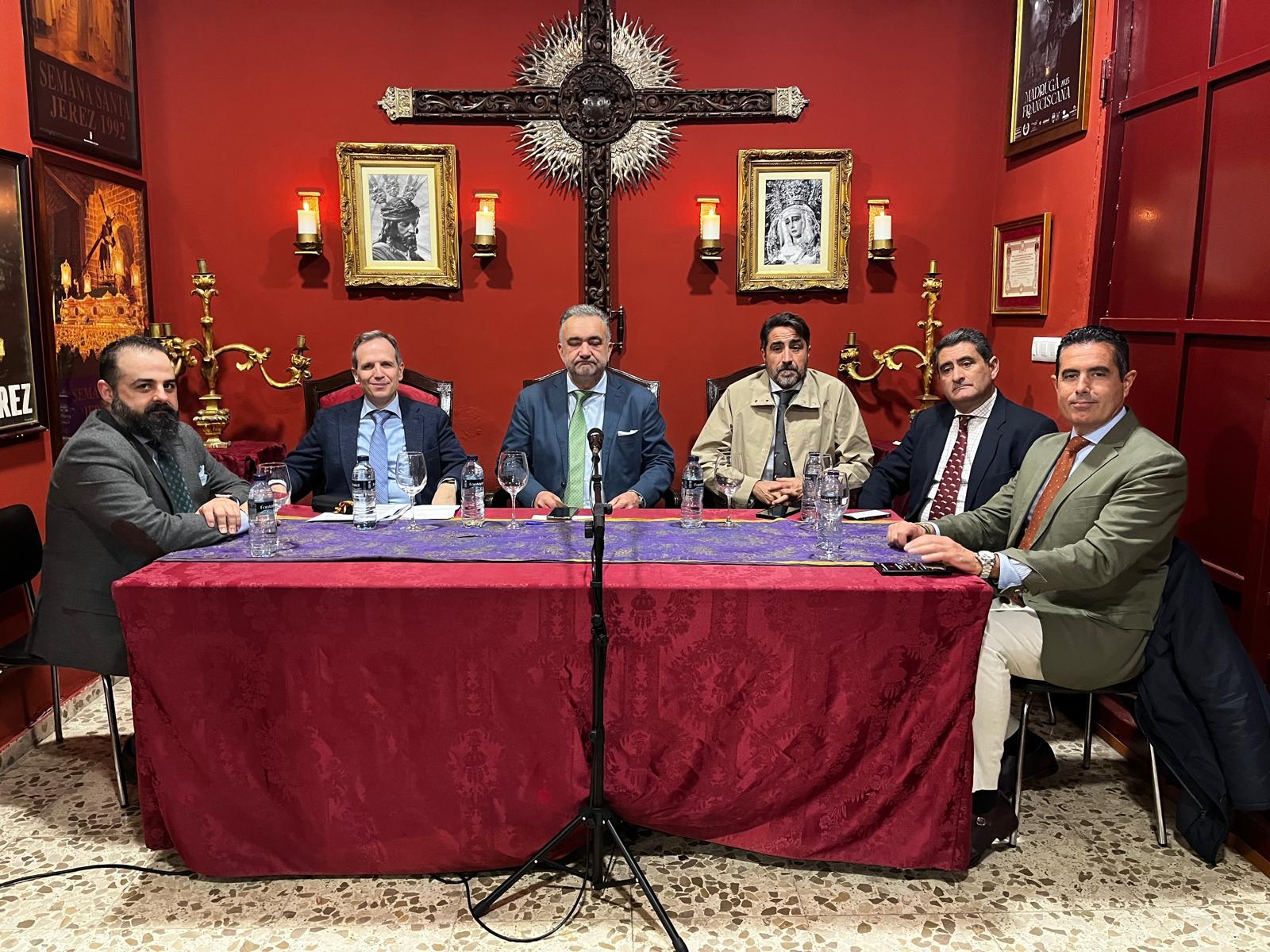 Foto Mesa Redonda Cinco Llagas 14-11-25