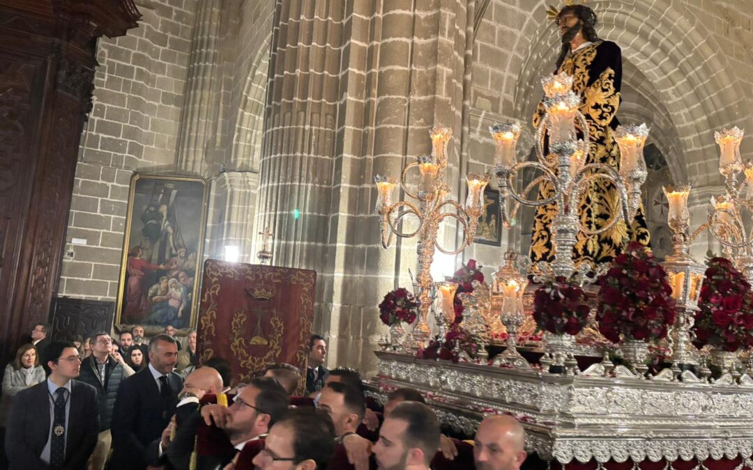 Nuestra Hermandad presente en el Vía Crucis de las Hermandades en la Catedral