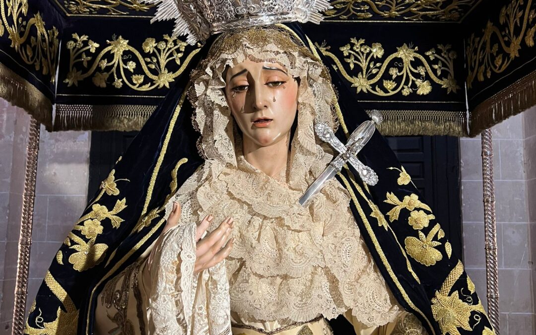 GALERÍA | Santa María de las Lágrimas en su Paso de Palio.